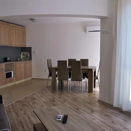 Zevs Νεσέμπαρ